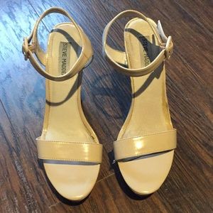 Steve Madden nude wedge heels
